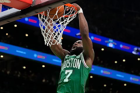 Jaylen Brown dunks the ball against Dallas Mavericks
